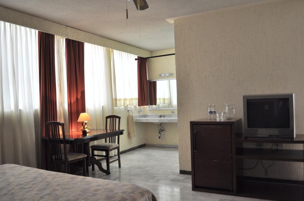 Hotel Flamingo Kristal Irapuato Exterior foto